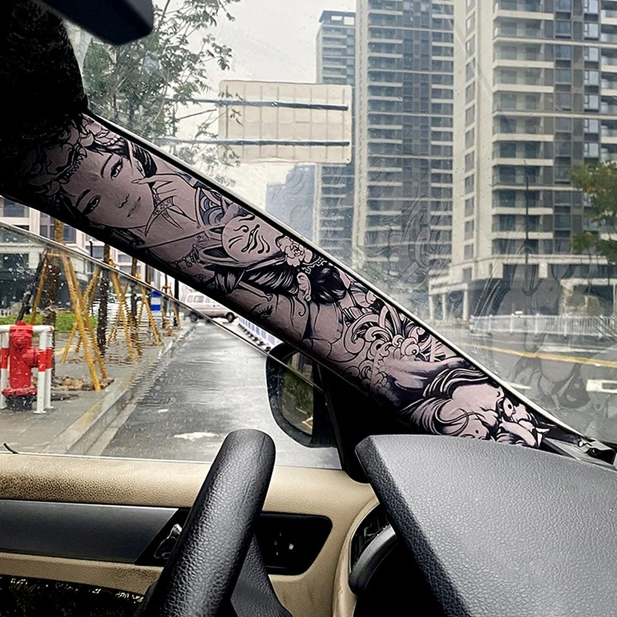 Geisha and Hannya print decal on the driver's side A-pillar